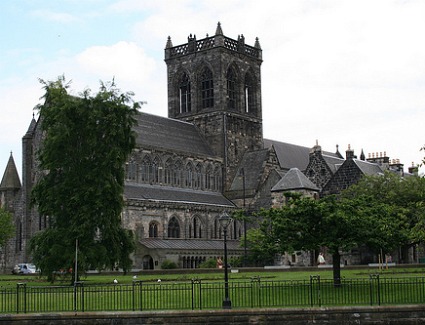 Book a hotel near Paisley Abbey